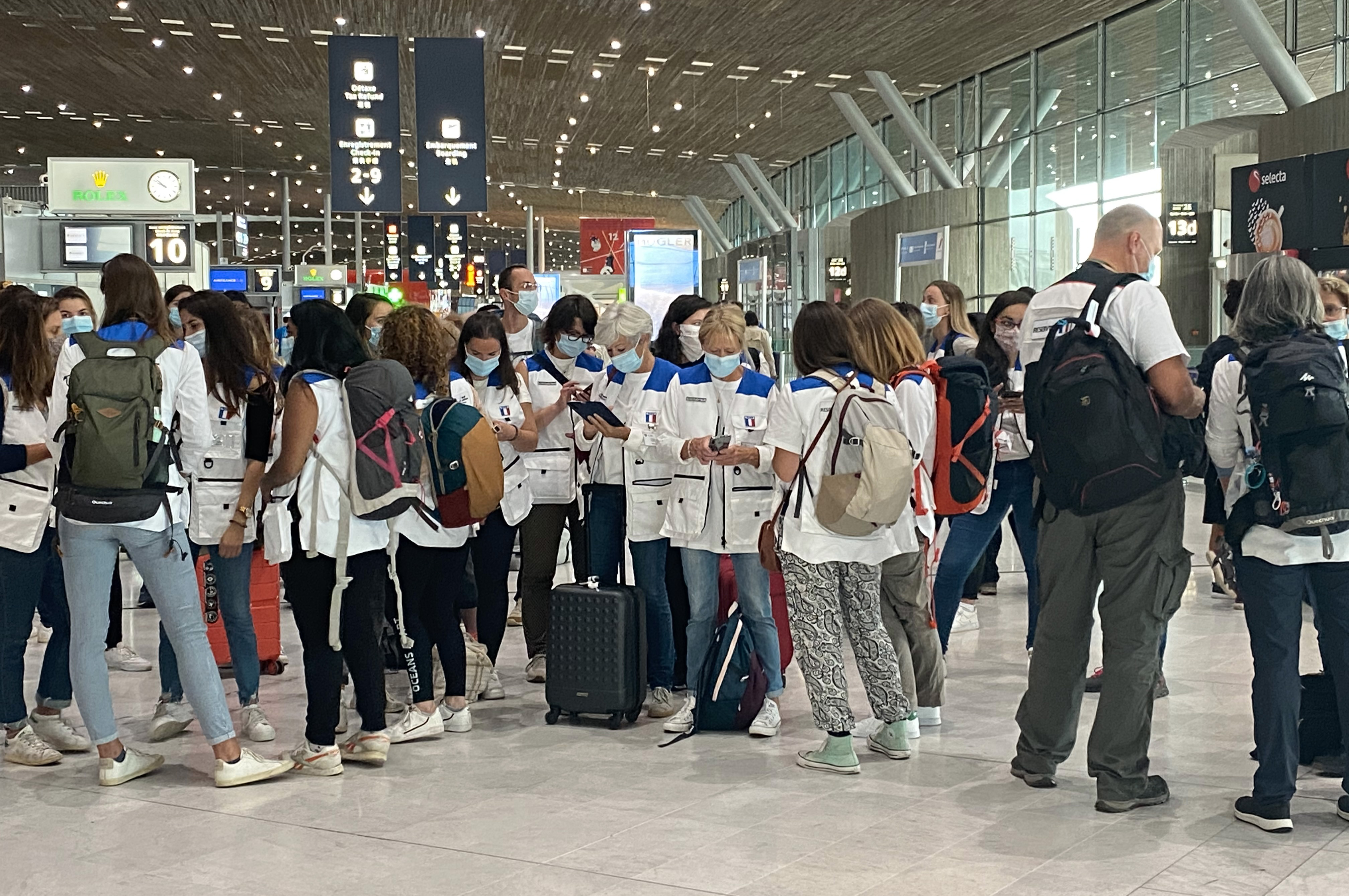 Réservistes sanitaires à l'aéroport au départ de la Nouvelle-Calédonie