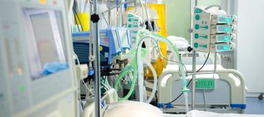 chambre d'hôpital équipée en matériel